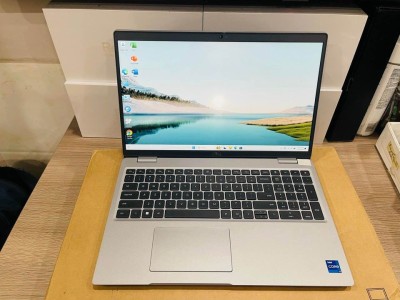 Laptop Dell Latitude 5530 Core i5-12350U | 8GB | 256GB | Intel Iris Xe | 15.6 inch FHD | Xám