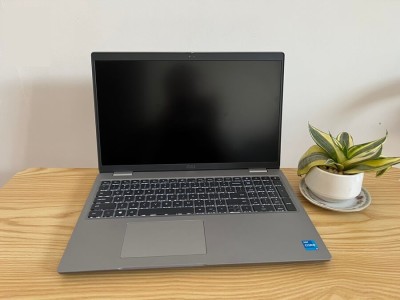 Laptop Dell Latitude 5520 i7-1165G7 / Ram 8GB / SSD 256GB / Màn 15.6″ FullHD IPS / VGA